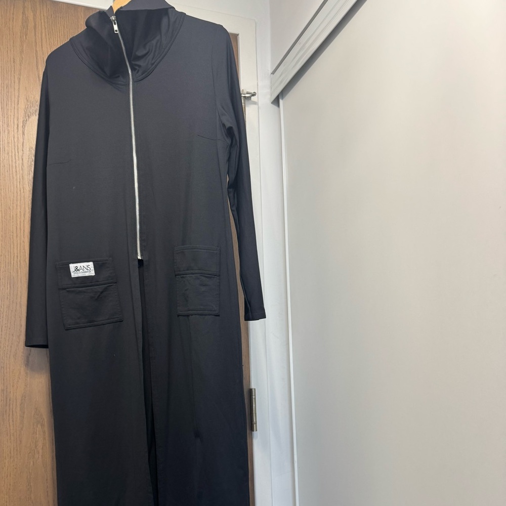 Size 14 or 16 women’s black extra long sleeve sweater Black zipup collar jacket - Picture 10 of 10